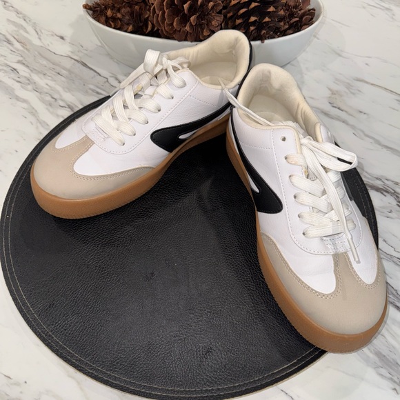 DV by Dolce Vita White and Tan Women's Sneakers size 7.5 - Picture 3 of 16